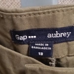 FINAL PRICE GAP aubrey olive green khaki cuffed capri pants Size 18